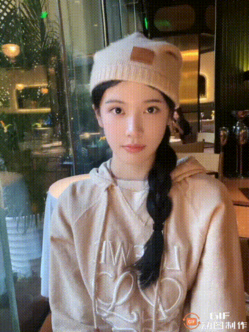 教女生一招怎么分辨什么是爱情？什么是欲望。

如果在亲密的时候，男生完全不考虑女