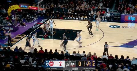 詹姆斯进入41岁的首次助攻来了！

今天，湖人队坐镇主场迎战东部第一名的活塞队，