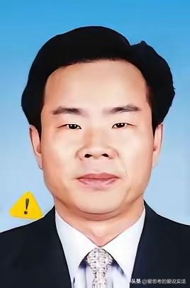 这三沙原市长，原来是一个啃食农民血汗钱的蛀虫，如今落得身败名裂的下场，完全是咎由