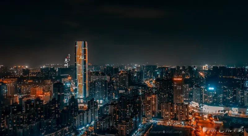 凌晨两点，我一键清空了朋友圈。咱成年人啊，得有点体面，这体面里，就包括不晒自己吃