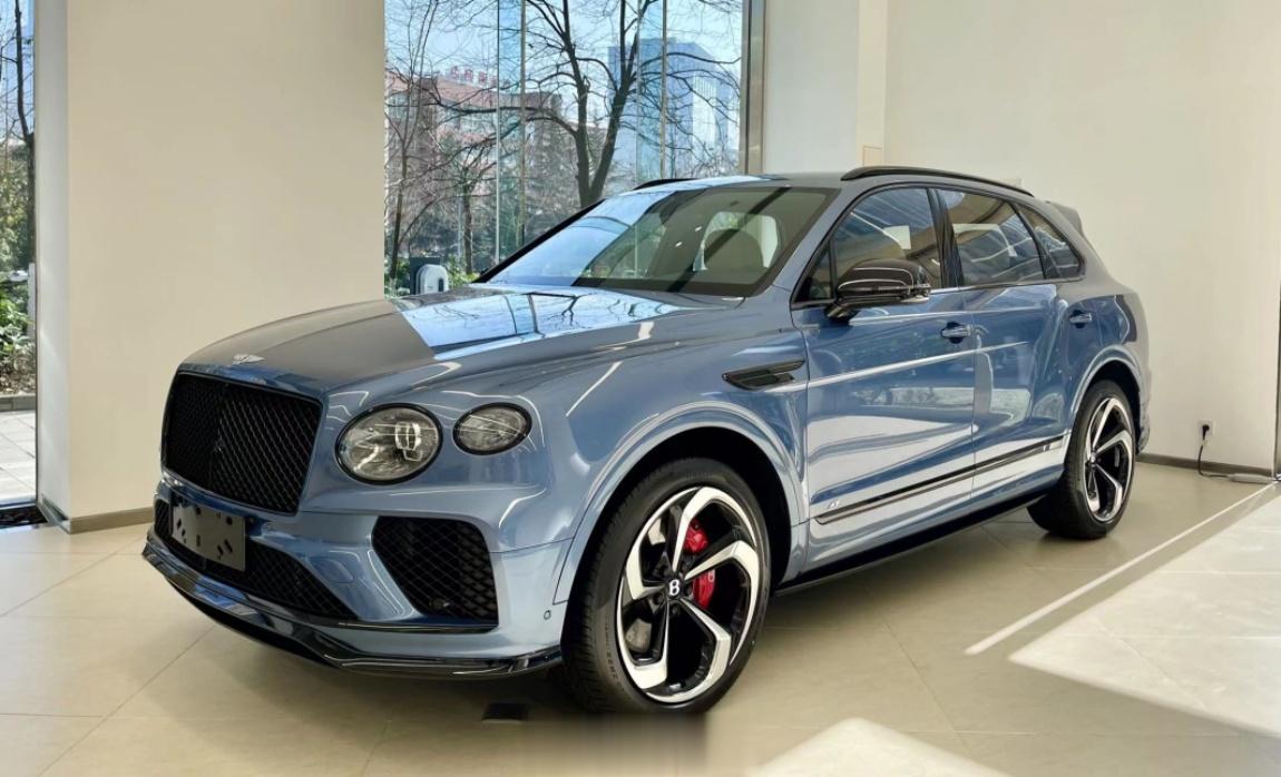 宾利 添越 V8 S “全新” 捡漏车[酷]特别定制波托菲诺蓝车漆，搭配白/蓝内