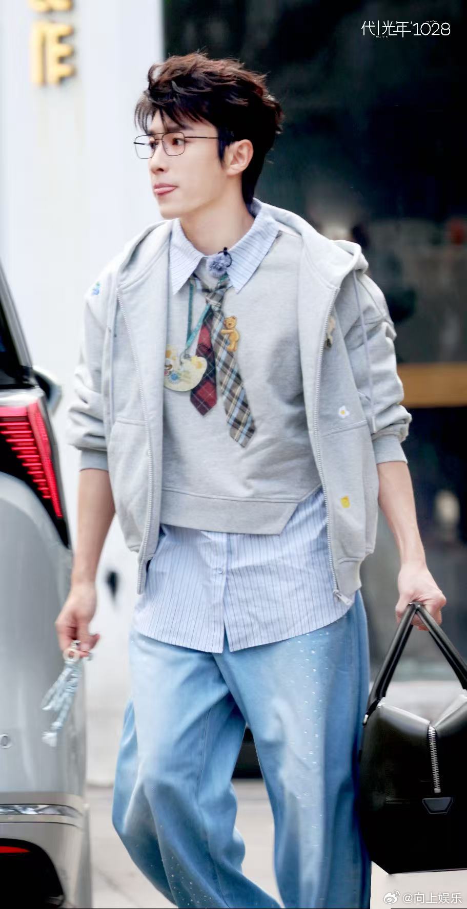 代旭路透神图一张接一张 代旭路透神图一张接一张，我说这个代旭要不要这么会穿，上班