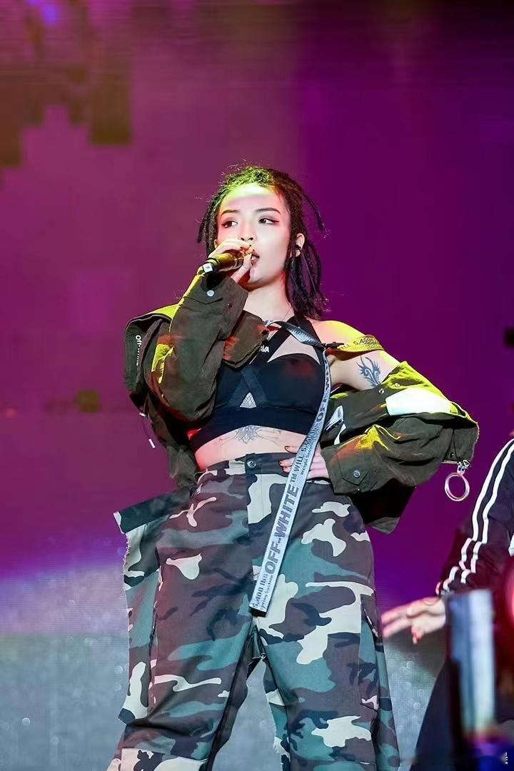 #VAVA居然开大众#VAVA也是非常低调，非常接地气了，感觉开着车也是可以略知