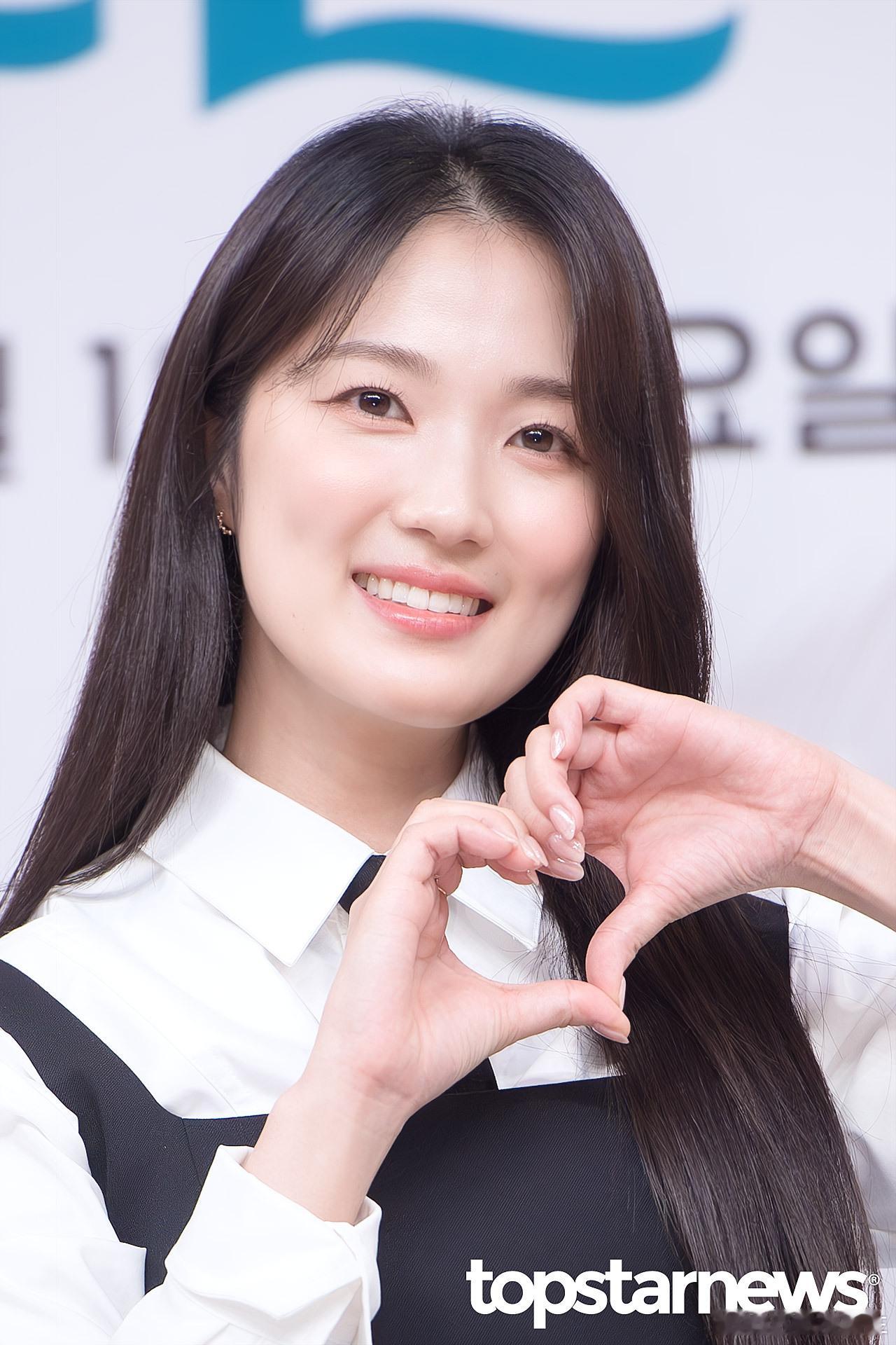 今天是迷人的九尾狐🦊金惠奫