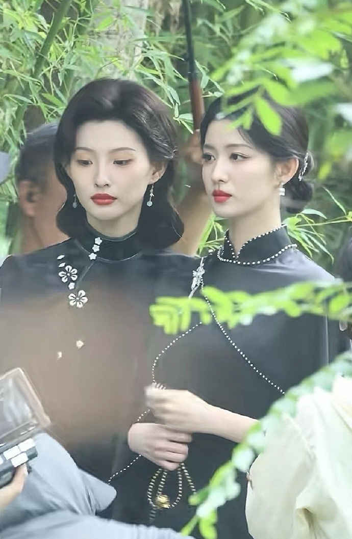 得亏女主够美 女配才不用让妆 