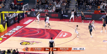 哈哈哈哈哈哈，广东男篮跟同曦男篮打成94平手，进入加时。提醒一下大家，今天比赛结