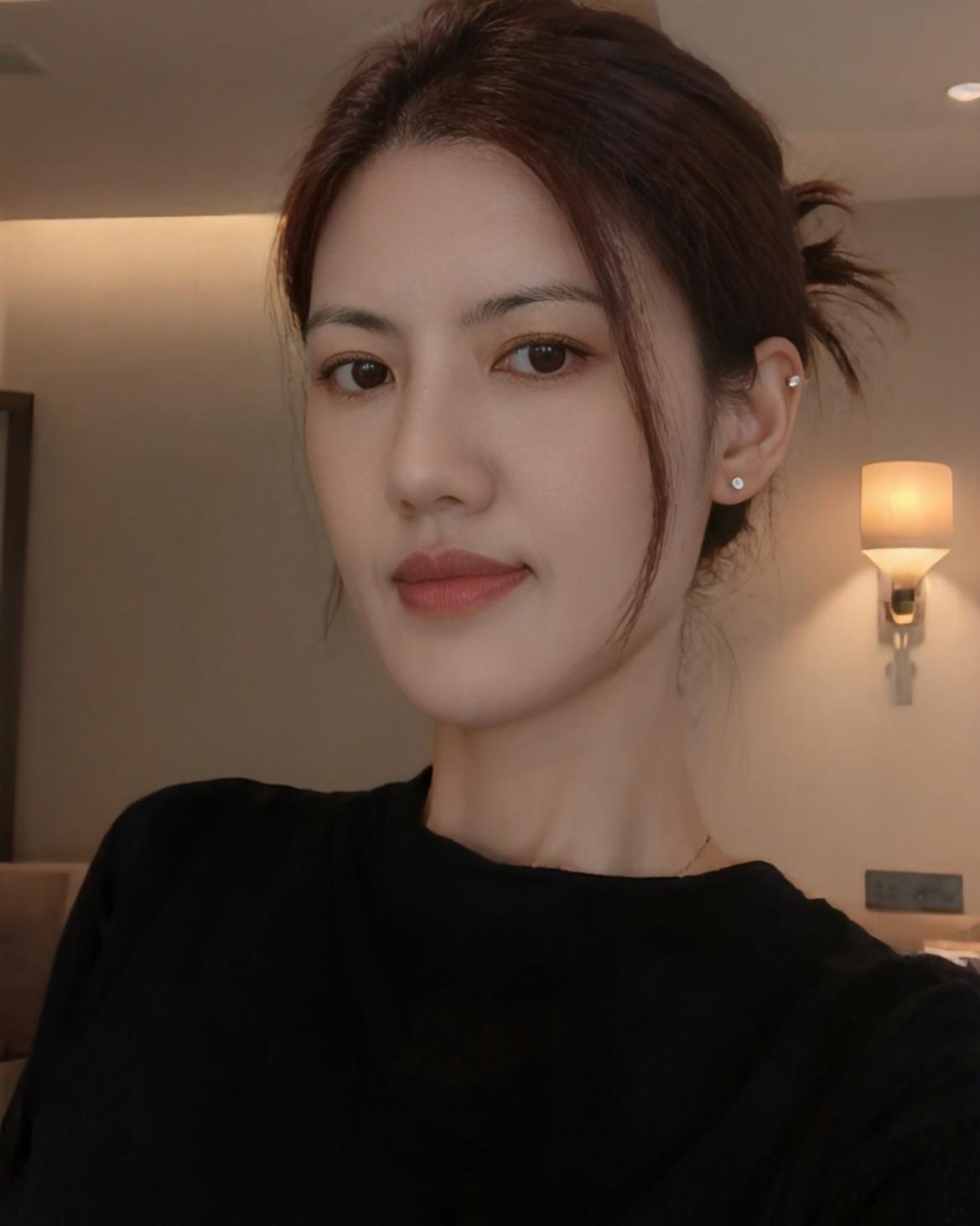 原来最受欢迎的，从来不是青涩懵懂的少女，而是三十到四十岁的女性。这个年纪的女人，