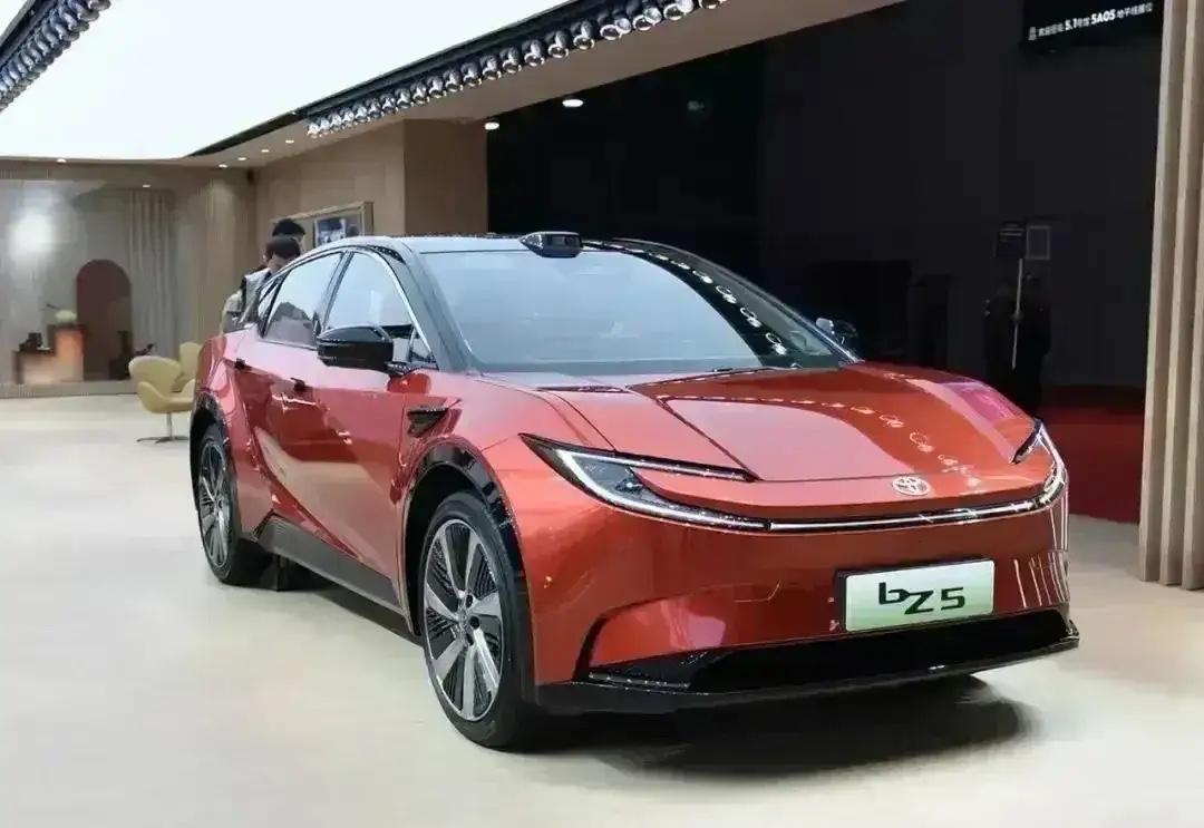 一觉醒来，车圈再次沸腾！
工信部新规重磅出击，自2026年1月1日起，对不同重量