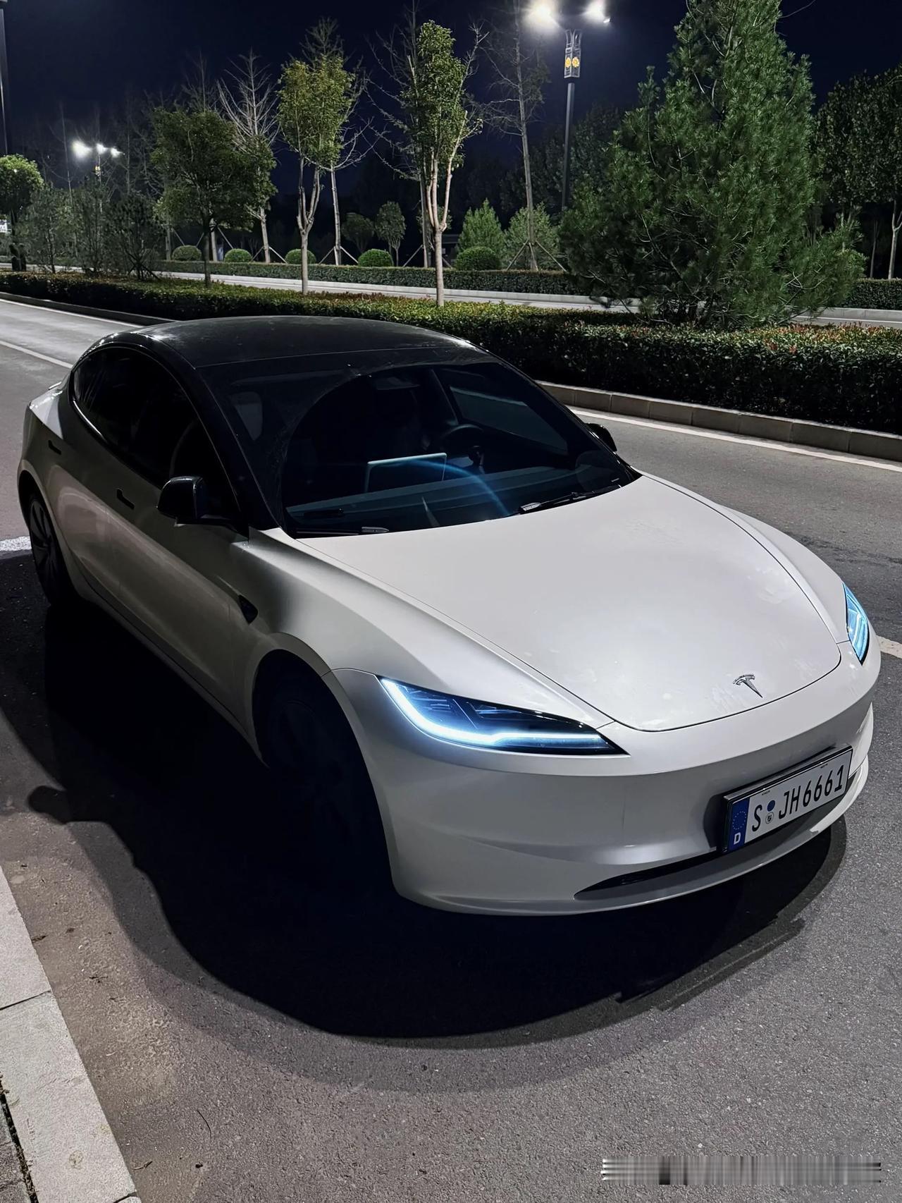 三餐安稳，睡眠踏实，心里没烦恼，身边有牵挂。
有事可做，有人陪伴，累了能歇，难过