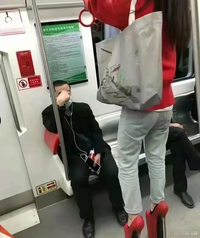 大爷这波憋笑好辛苦啊[允悲] ​​​