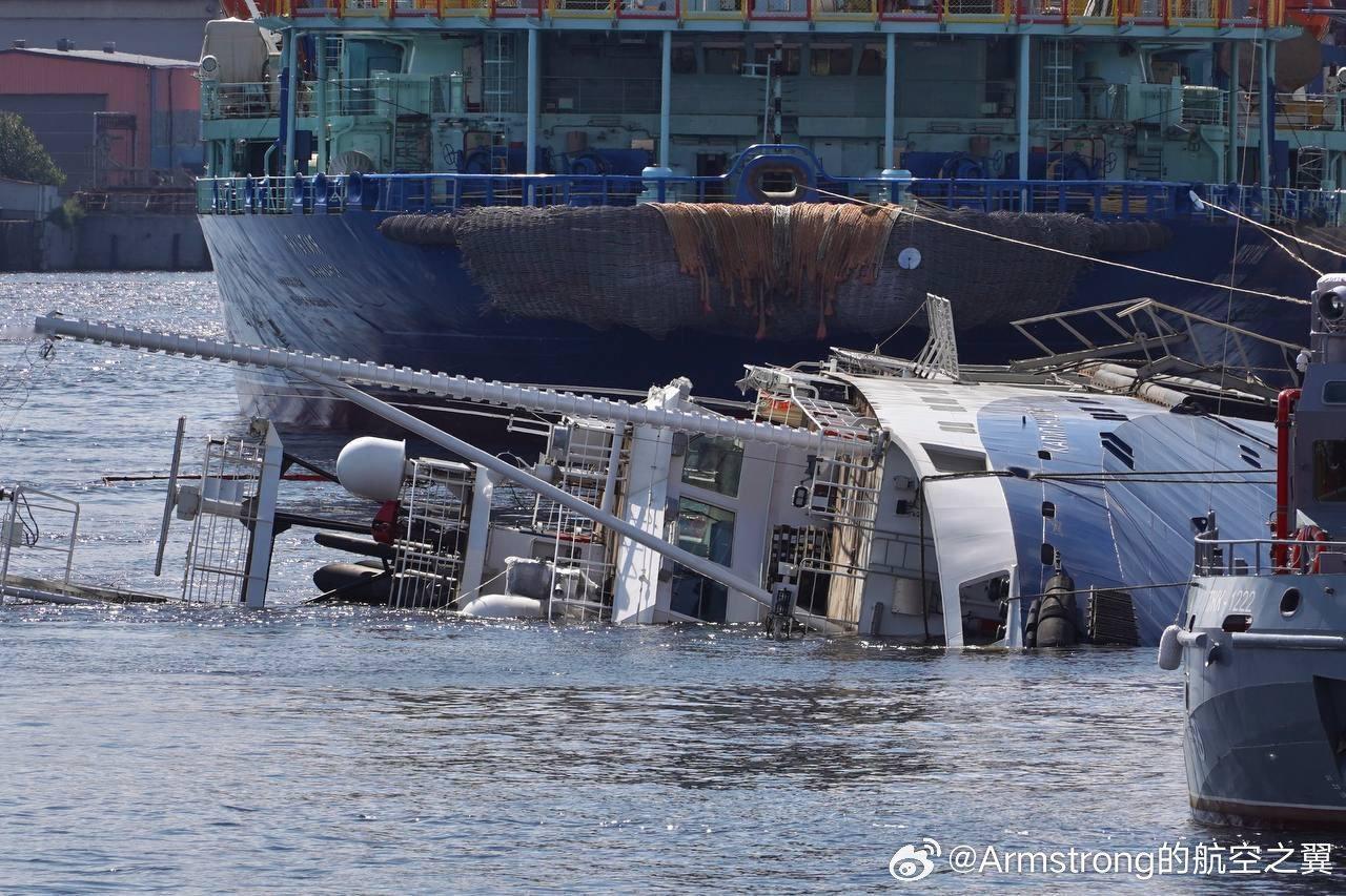 俄罗斯海军全新的23470型拖船“乌沙科夫船长”号在圣彼得堡港口倾覆沉没，这艘7