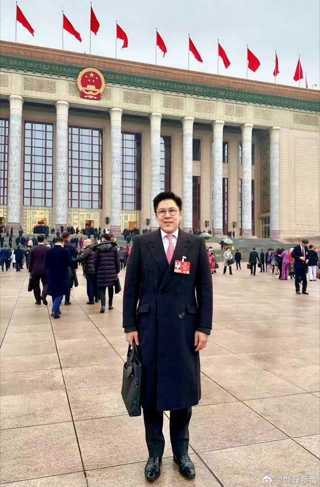 霍启刚建议扩大社保覆盖范围霍启刚建议降低中等收入群体税率建议降低中等收入群体税率