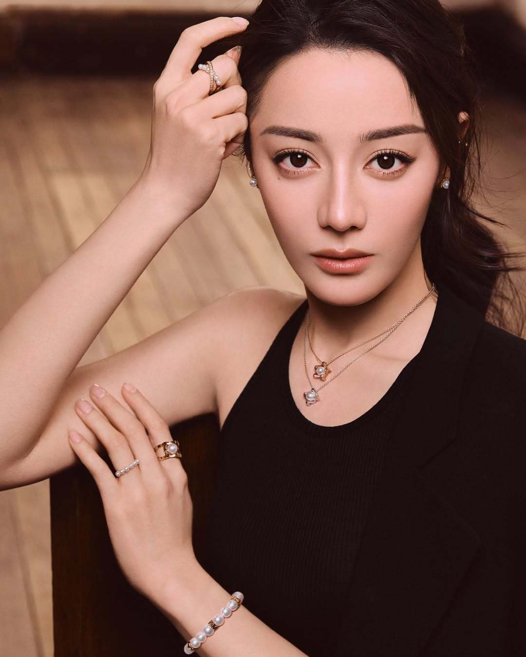 娱乐[超话]迪丽热巴珍珠女郎迪丽热巴御木本新图迪丽热巴珍珠女郎 ​​​