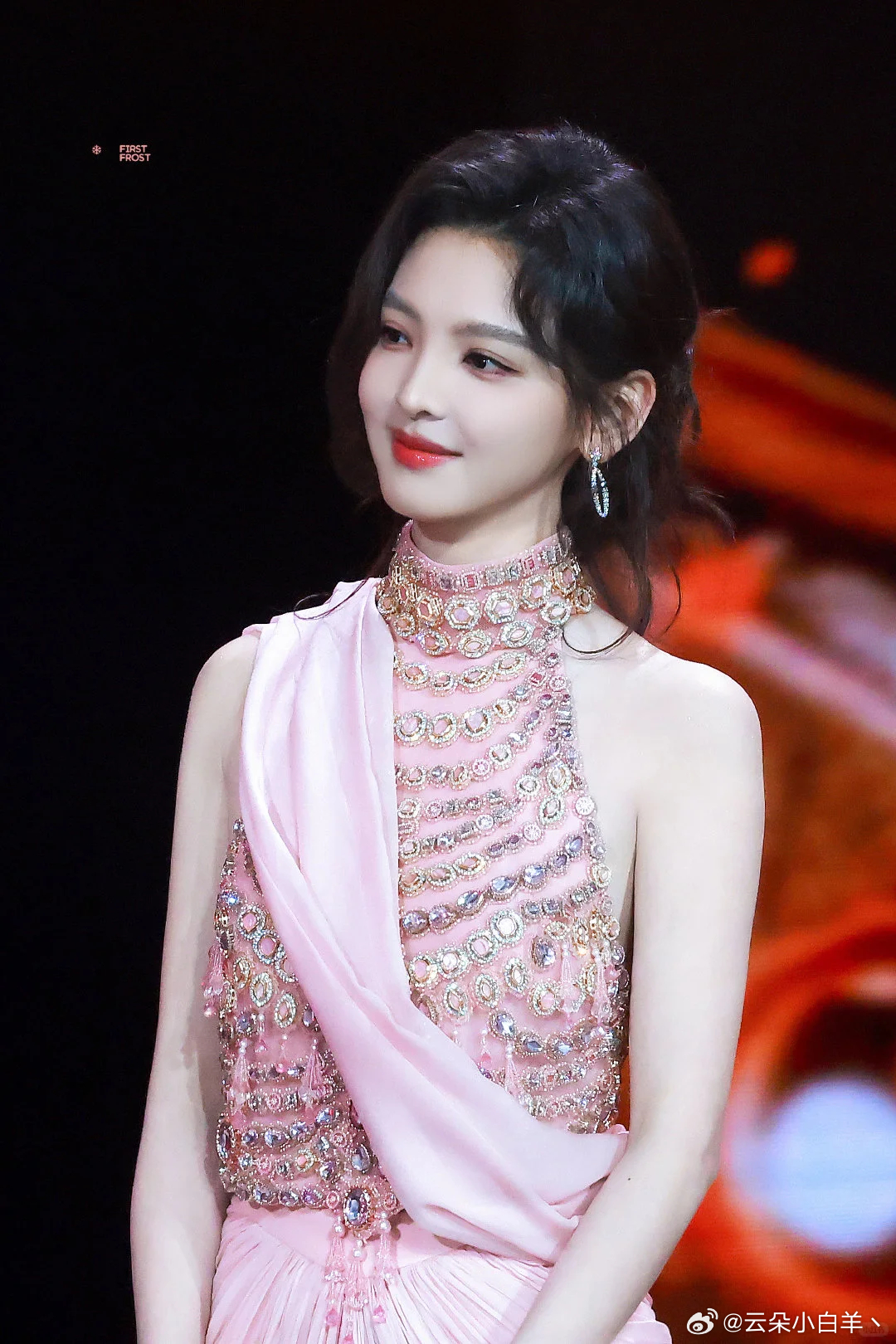 章若楠[话题]怎么可以这么美[话题]