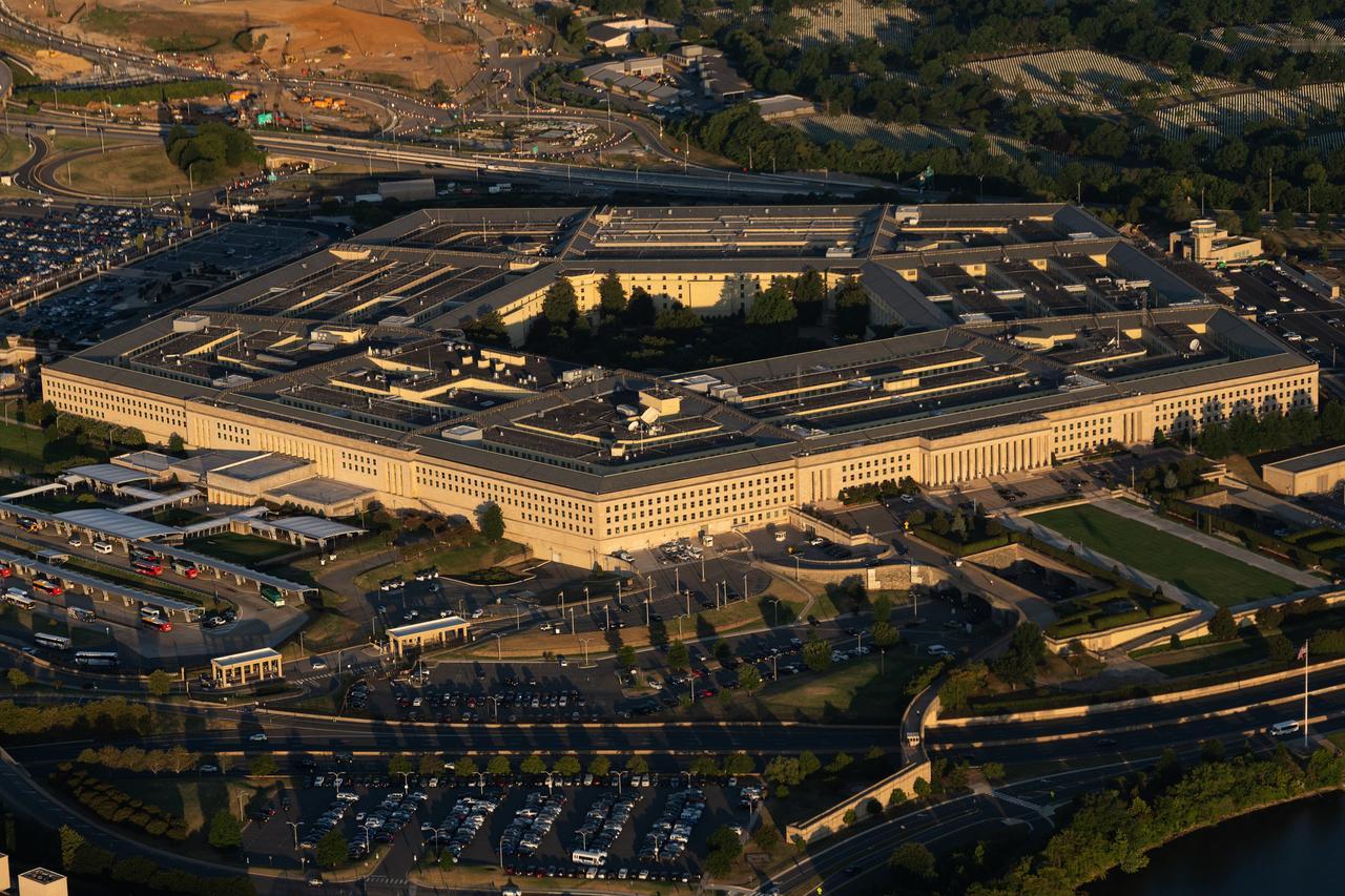 据半岛电视台报道，五角大楼近期悄然下达了一份超过300亿美元的巨额账单，意图填补