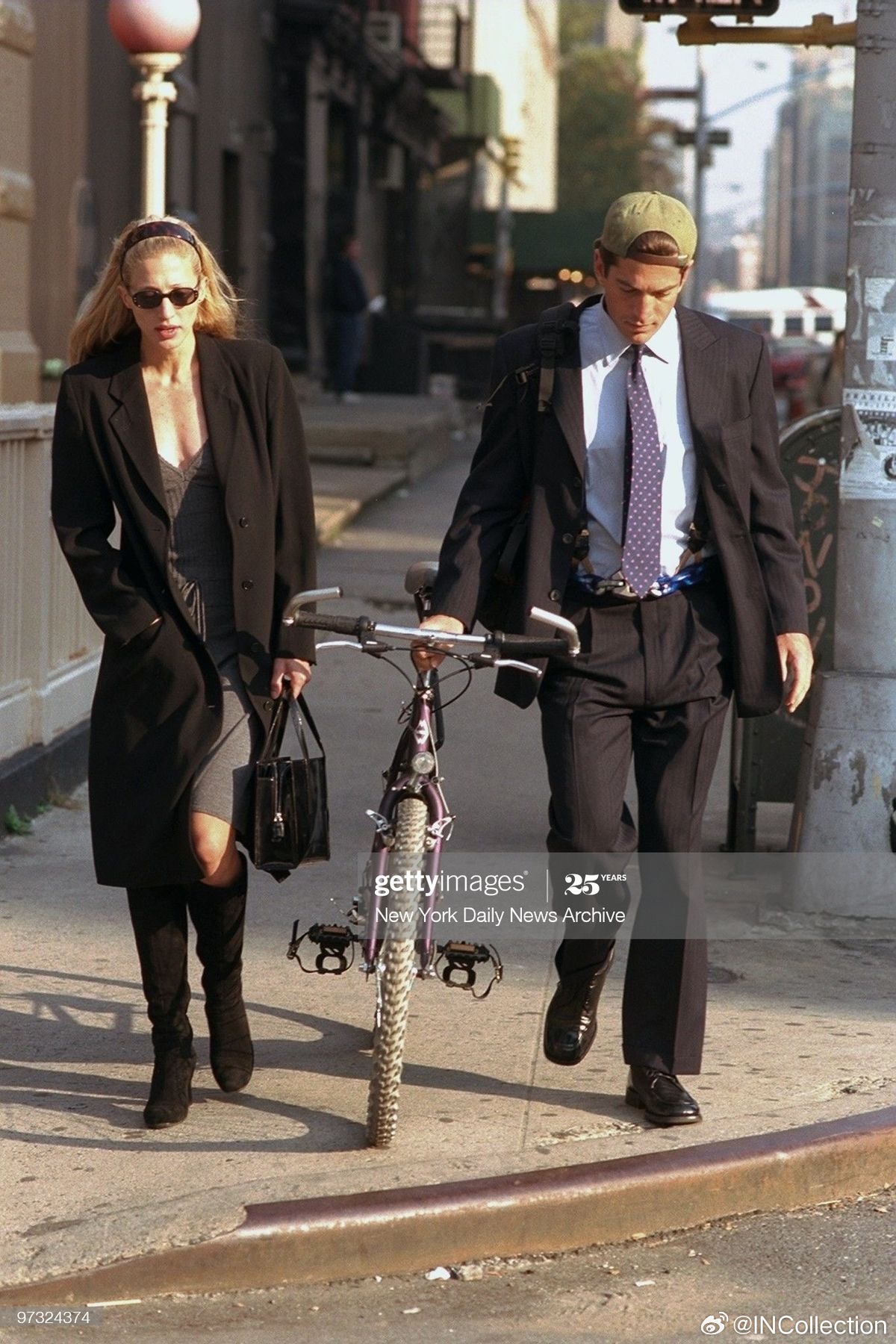 最近看Hailey的私服倒退⏪去看Carolyn Bessette的古早街拍真的