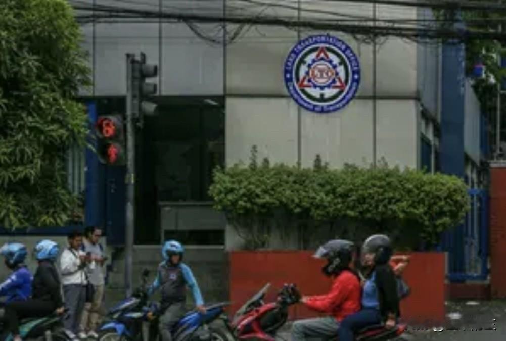 菲律宾视频博主詹姆斯·迪金周二在社交媒体上投诉菲陆路运输办公室对其儿子开出过高罚