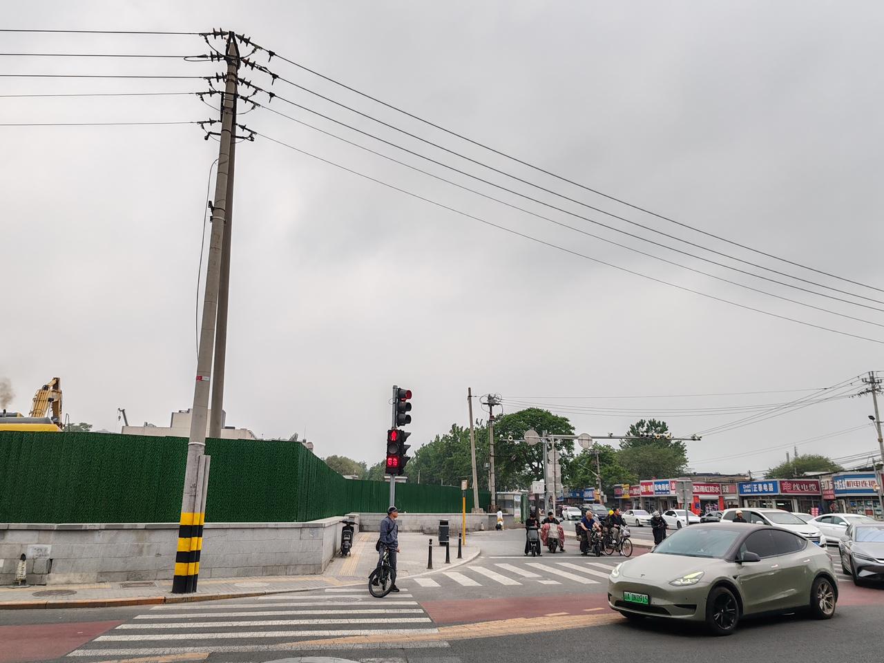 真心话茶局岳郭庄桥南或丰台路口（西四环路西）西侧违拆快完了，此处违拆后能建座大型