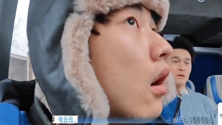 中间的孙丞潇 中间的孙丞潇表情 孙杨张豆豆车内争执，孙丞潇在中间全程当背景板，表