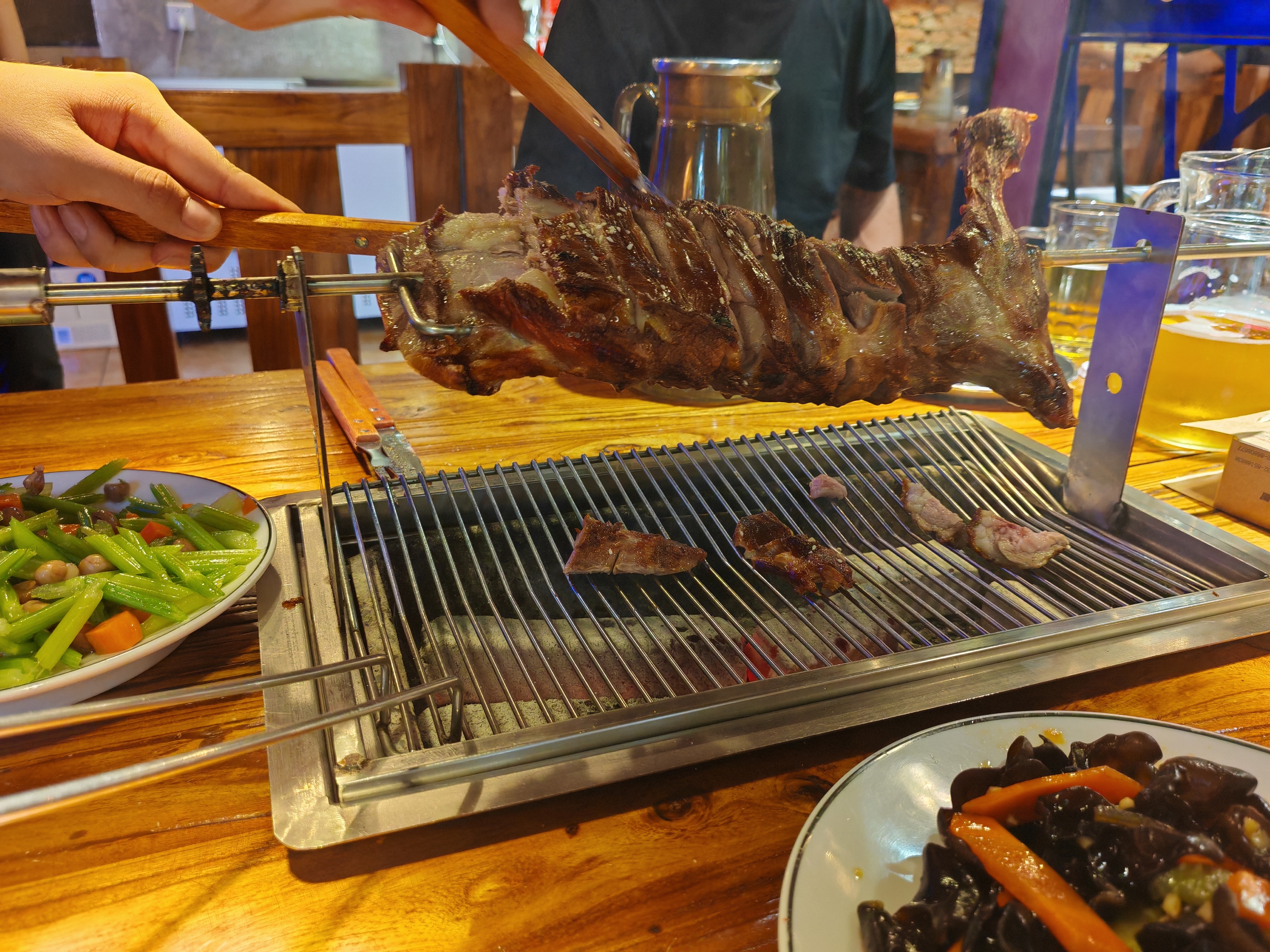又是爸爸聚餐时间烤羊腿 ​​​