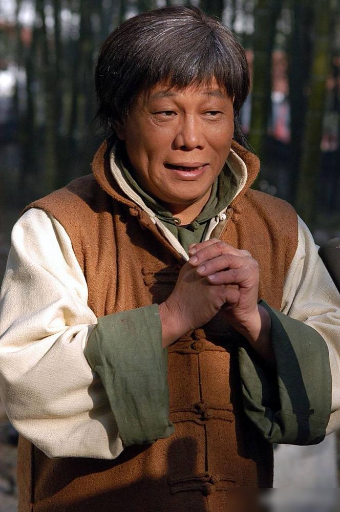 梁小龙晚年为什么会在内地定居？
​
不查不知道，一查才明白
​
这位老戏骨的选择