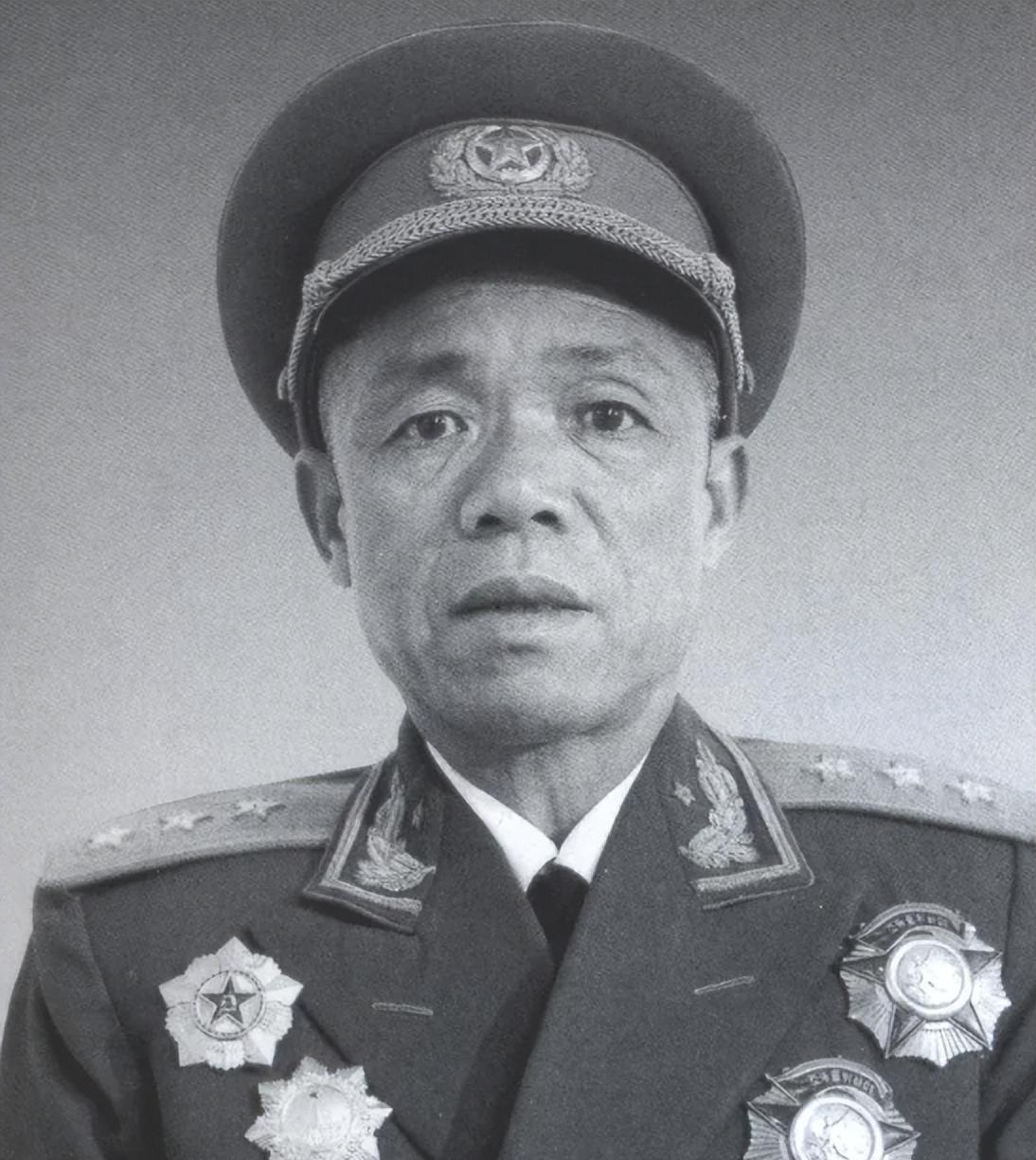 1986年，韩先楚将军临终前嘱咐子女，希望最后时刻能穿上自己的军装，这是为什么？