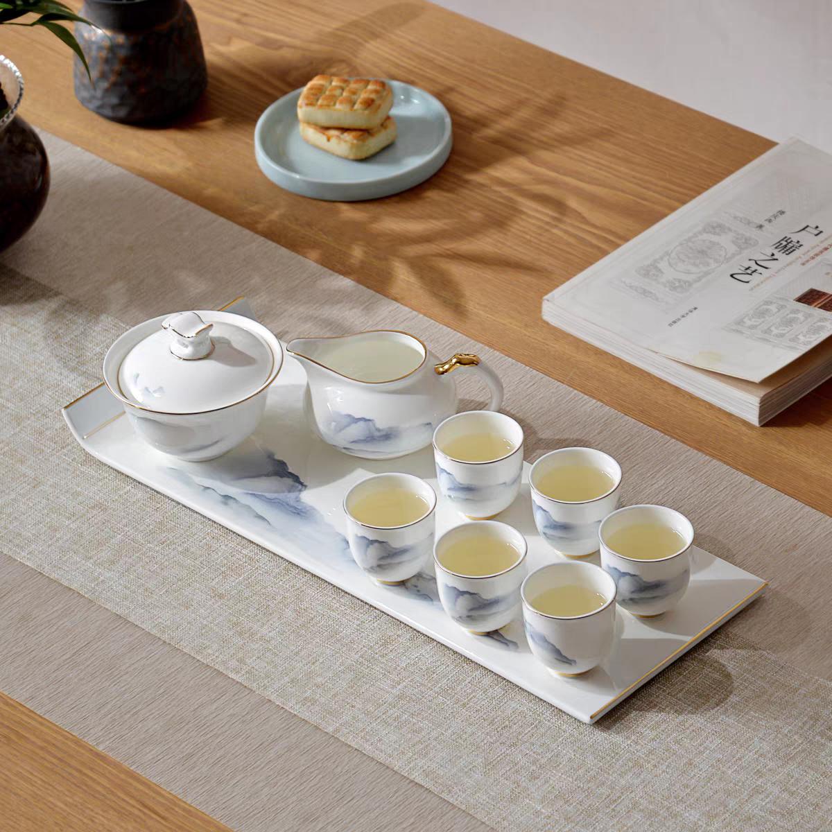 名瓷荟萃，个性订制，从盛宴到家宴，礼享尊贵的您！需要的私信[马思纯的微笑]