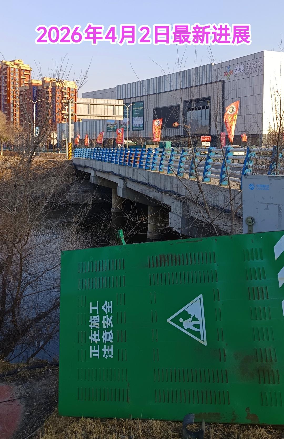 最近在本溪高中石桥子校区陪读的家长每次路过这里都很好奇这个商场究竟几月份能开业呢