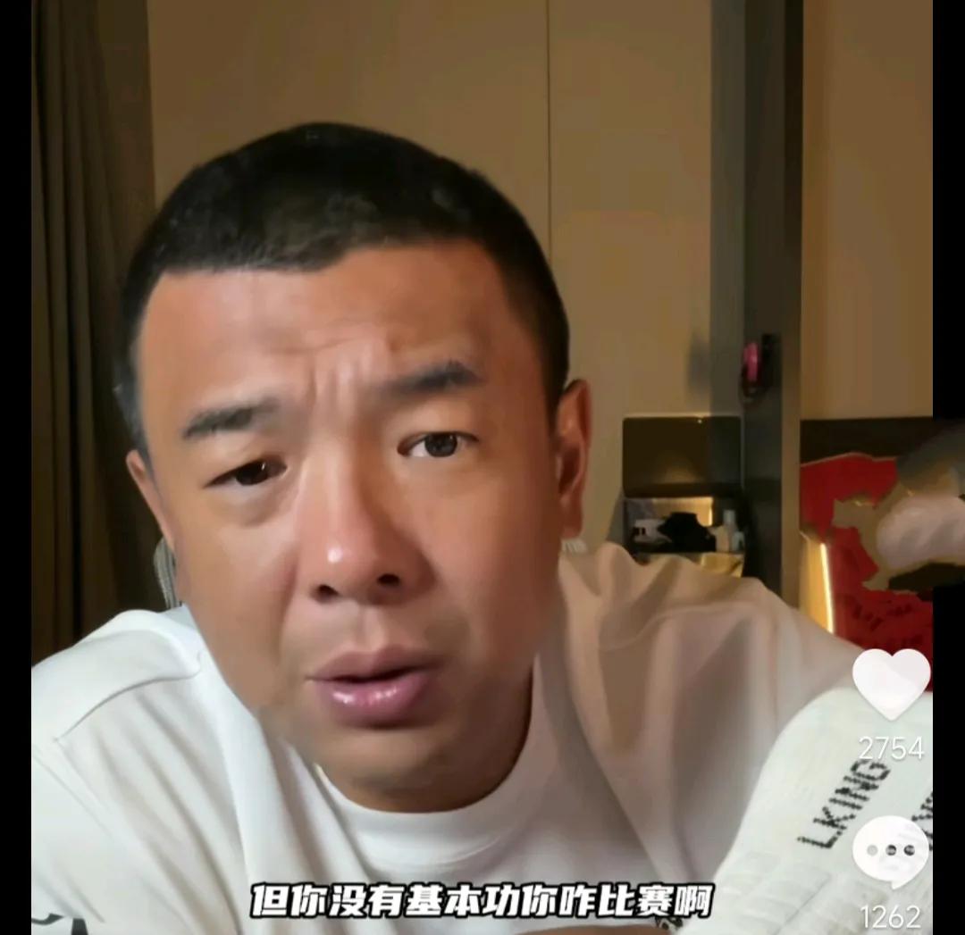 前国脚徐亮表示，董路跟孙继海完全没必要吵起来。
他在直播时谈到，董路说的多打比赛