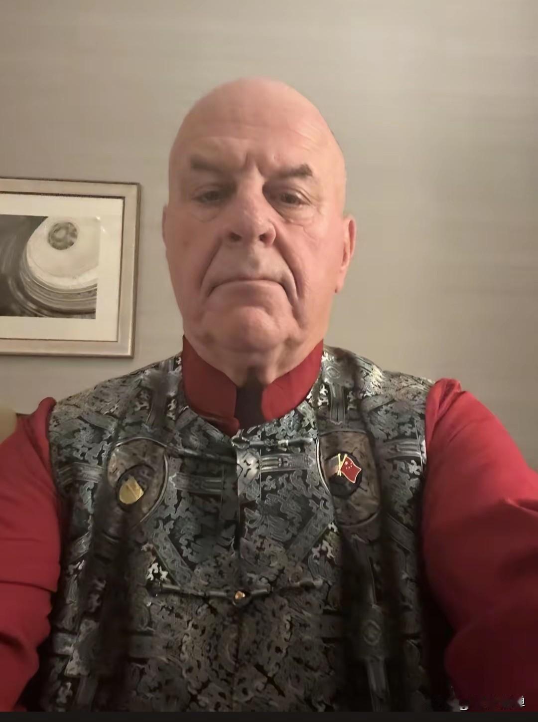 赛考斯先生获奖了，这份荣誉实至名归。他拿到的是中美民间友好特别贡献奖，在华盛顿S