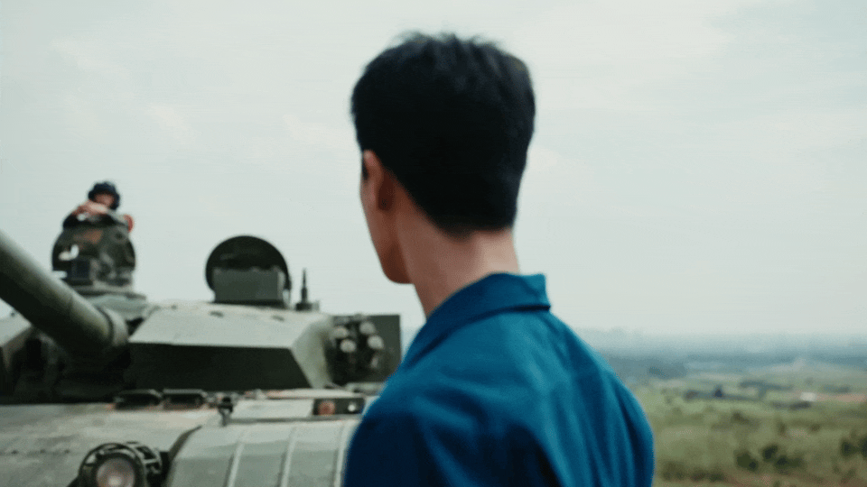 士兵荣耀是士兵突击2.0吧士兵荣耀 坦克兵王韩甲亮和陆航飞行员陆一航，一个地上碾