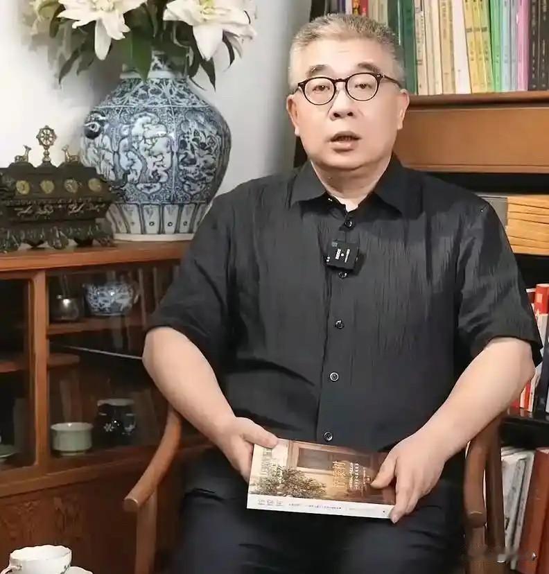 复旦大学钱文忠教授说：“年轻人一定要对钱有概念。一杯奶茶20块钱，相当于6瓶牛奶