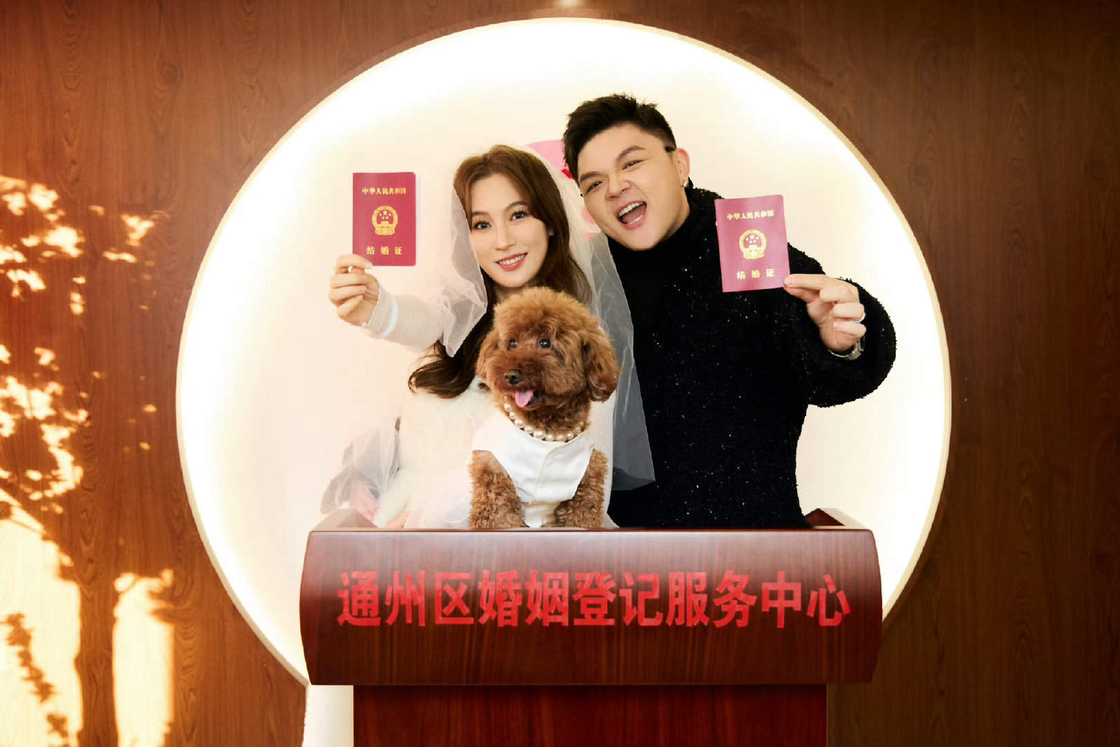 说唱歌手艾福杰尼徐艺嫣结婚🈶 恭喜两位踏入幸福的婚姻生活，新婚快乐🎉 #艾福