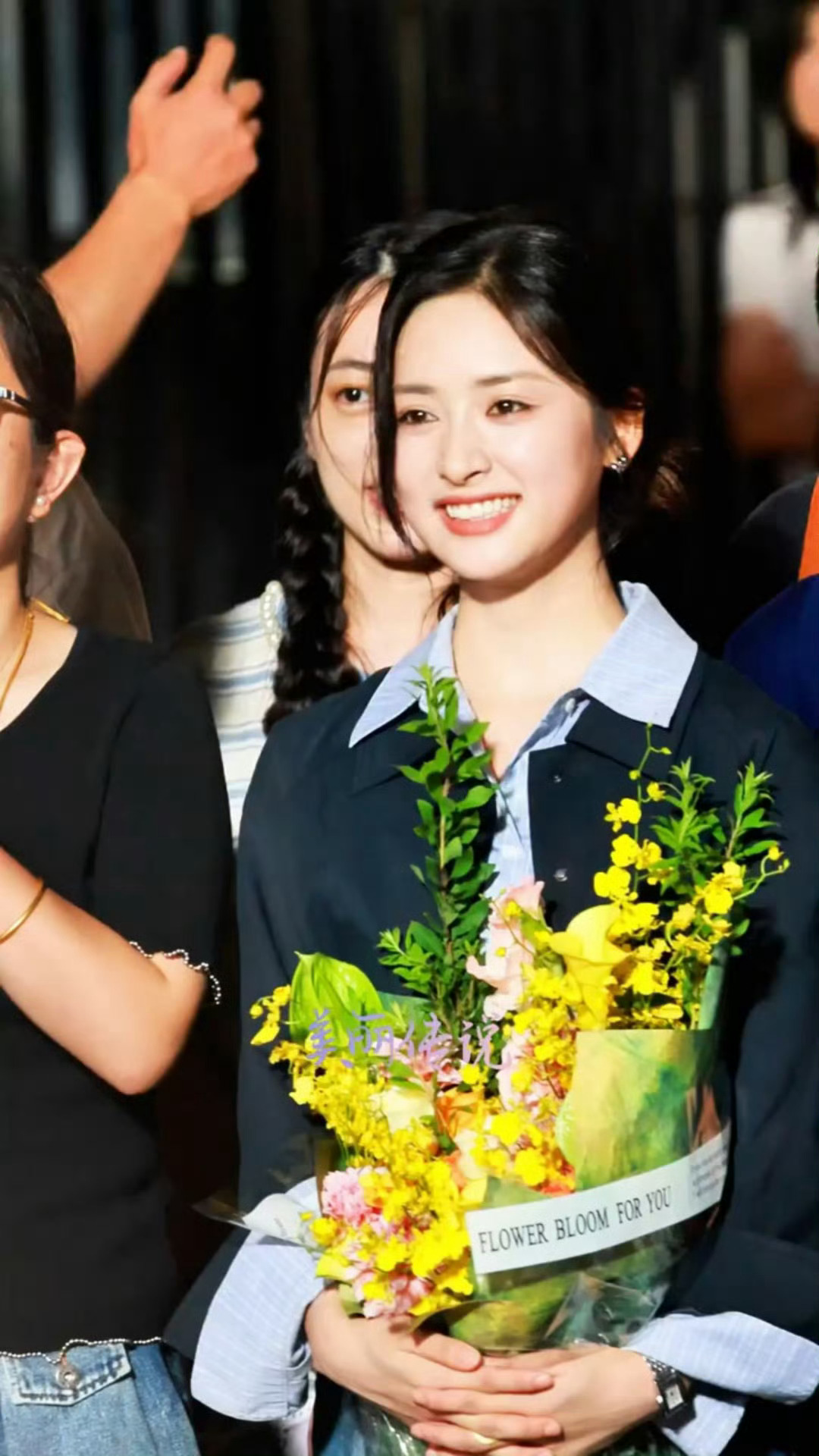 《但愿人长久》杀青，丁勇岱、沈月、张晚意、萨日娜老戏骨+新生代的新鲜阵容，杀青特
