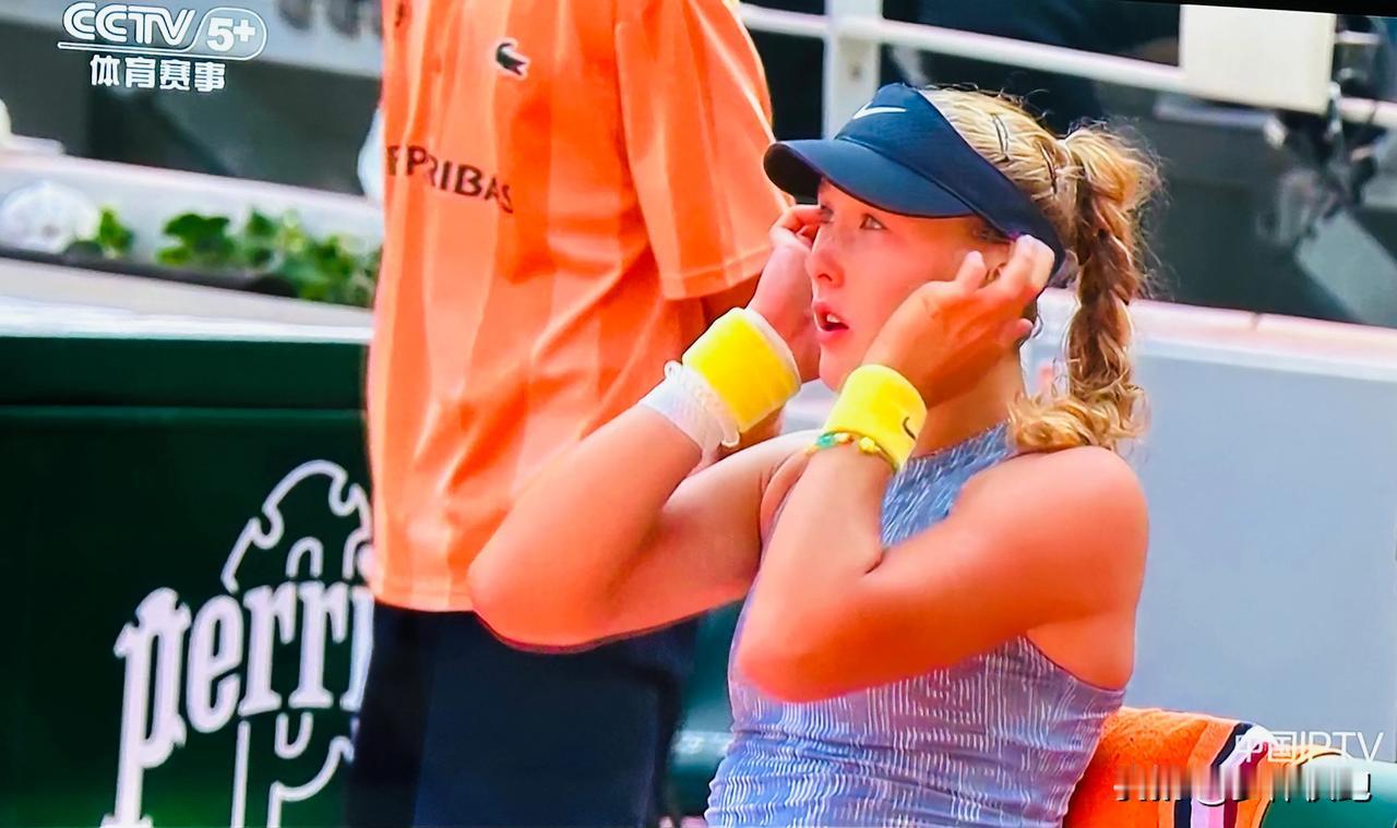 第一盘3-6不敌🇮🇹鲍里妮，🇷🇺小安德烈耶娃哭了，她应该是对自己今天的表