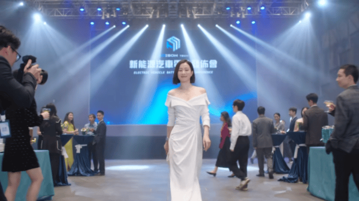 新闻女王2鲁豫观影团新闻女王2 现场观众诚不欺我！节奏快到没喘息，Man姐一句“