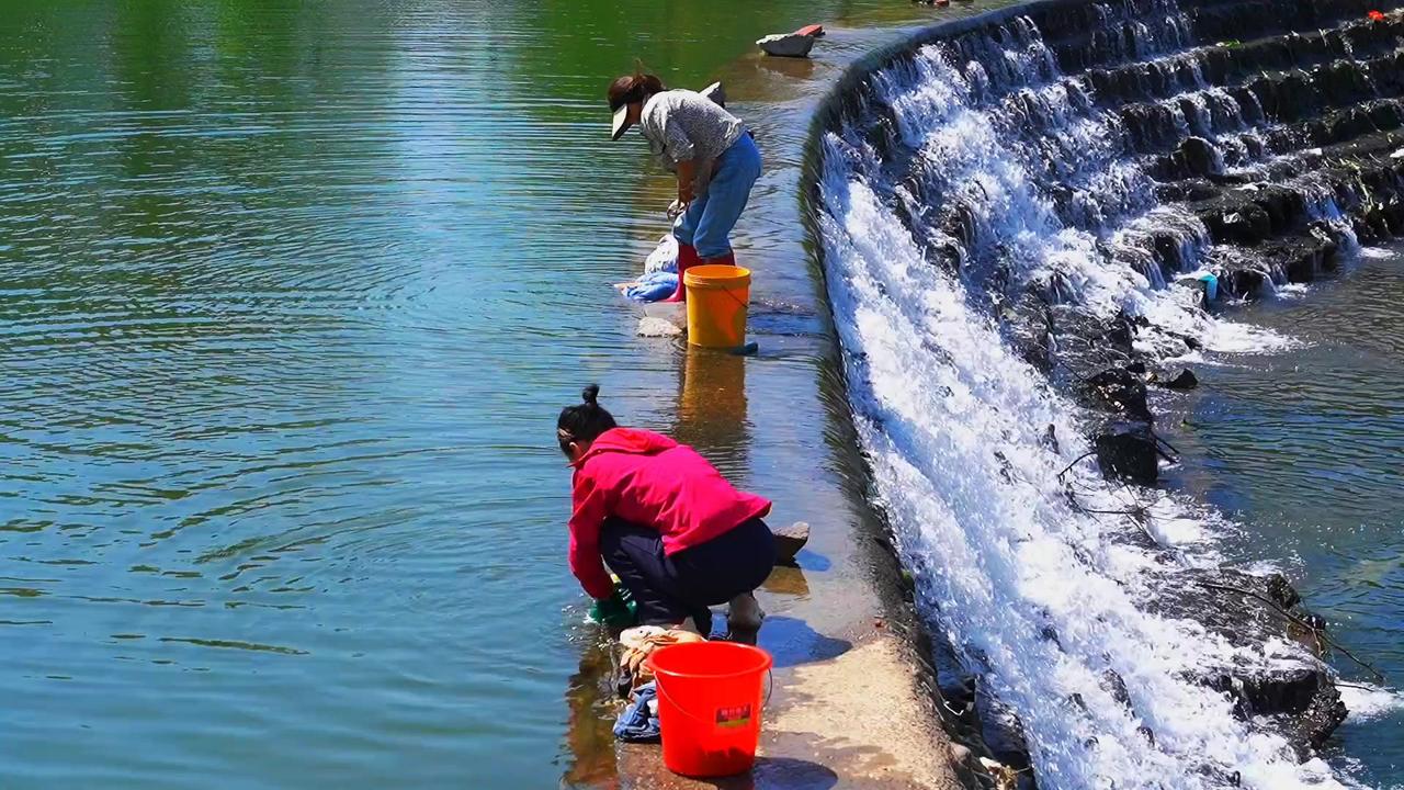 🤭17岁的你在干嘛？17岁的时光总带着青涩回忆，读书时的课桌、放学后的夕阳，还