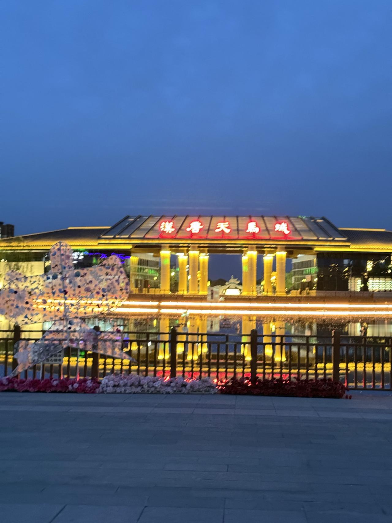 兰州恒大文旅城烂尾楼！6000多个家庭砸锅卖铁买的房。开发商画的大饼，什么文旅花