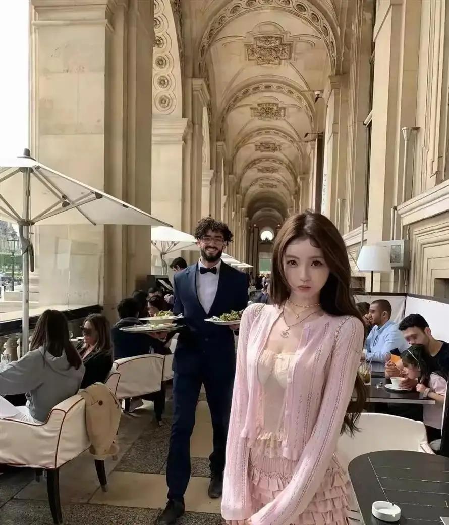 看了懒懒这组照片，不得不说，王思聪心态是真好，他女朋友穿这么好看的衣服出来逛街也