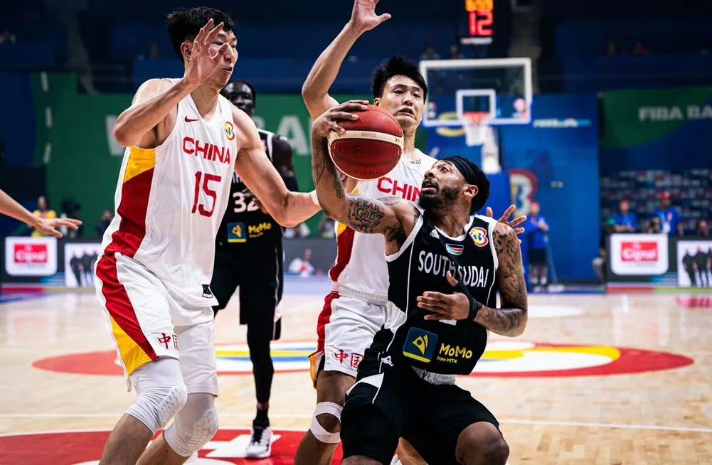 真的还挺难的，中国队输给了南苏丹，上半场打的其实还不错，虽然落后，但觉得有咬下去