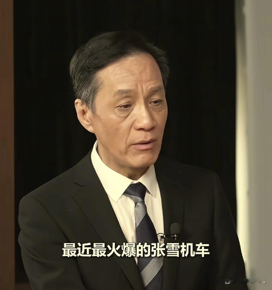 怪不得人家能当院长！

演员冯远征接受采访，谈到张雪机车，他说他很早就关注到了张