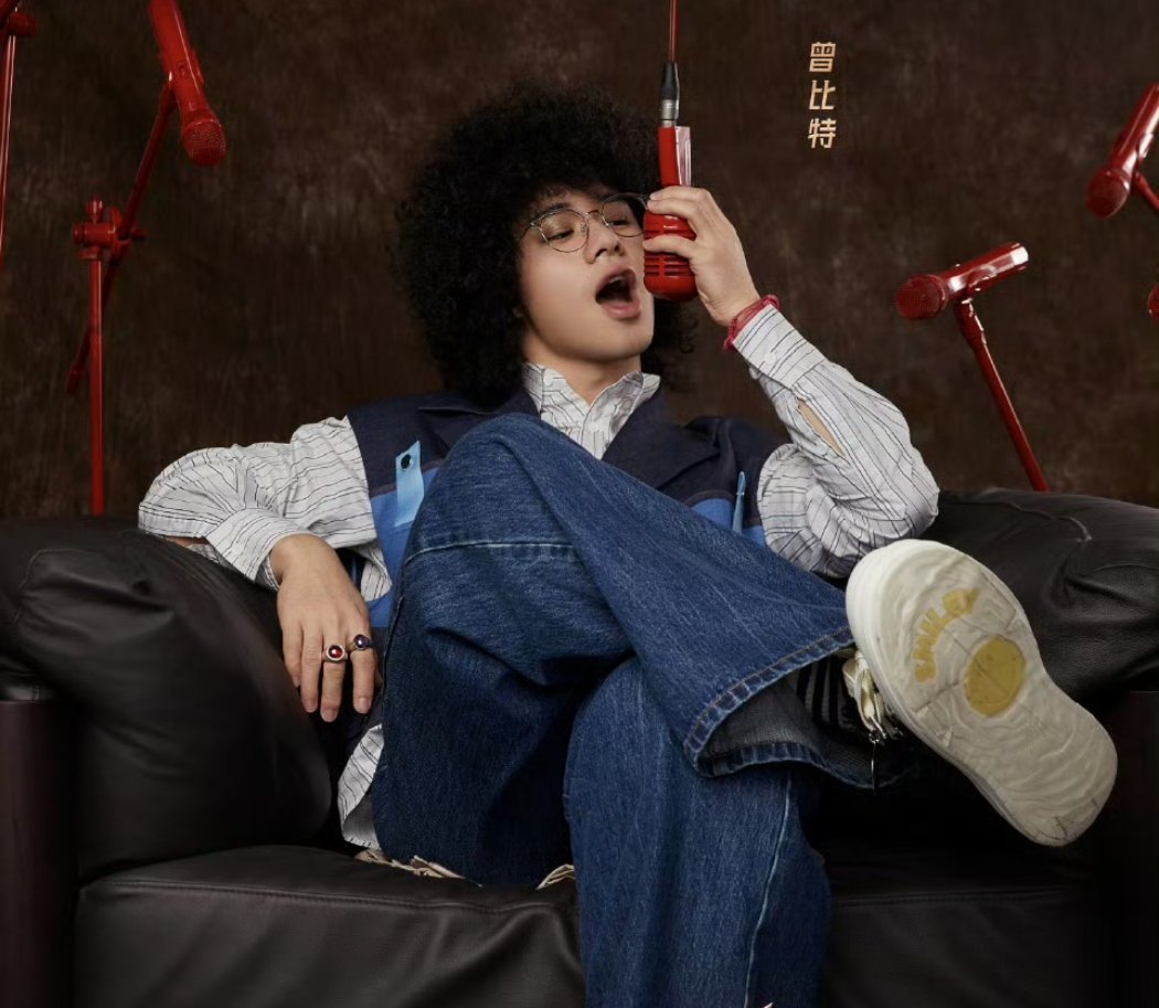 #曾比特的爱有故事感##曾比特唱莫文蔚的爱#是谁还没听过曾比特翻唱版莫文蔚的《爱