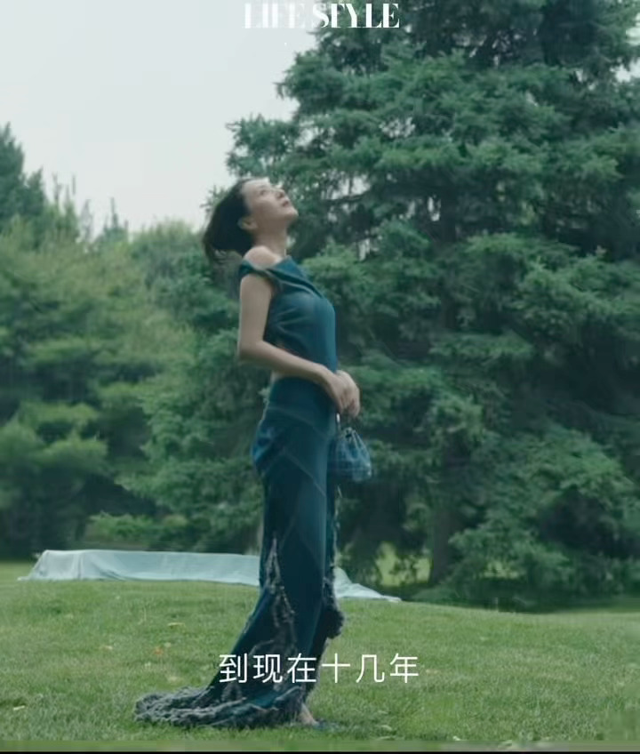 高圆圆和15年前的自己同框一整个大梦回早期🥹姐是真的不会老的…高圆圆和15年前