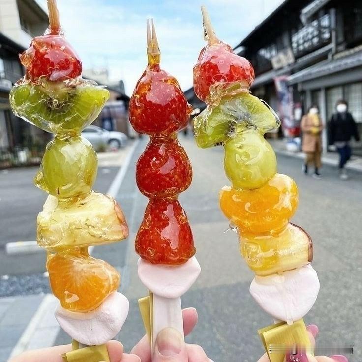 补充小知识点：сахарный петушок 是俄罗斯经典民俗糖果，造型多为公