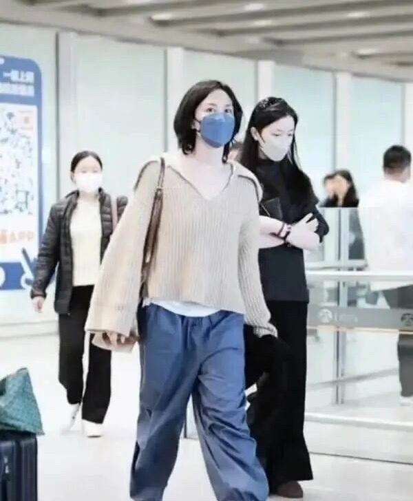 20岁李嫣，真的活成了很多人羡慕的样子！谁能想到，当年那个被议论的小女孩，如今在