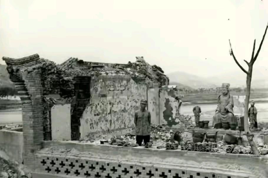 1938年美国记者拍摄的八路军根据地（下）

图1、2.1938年，日军攻击村庄