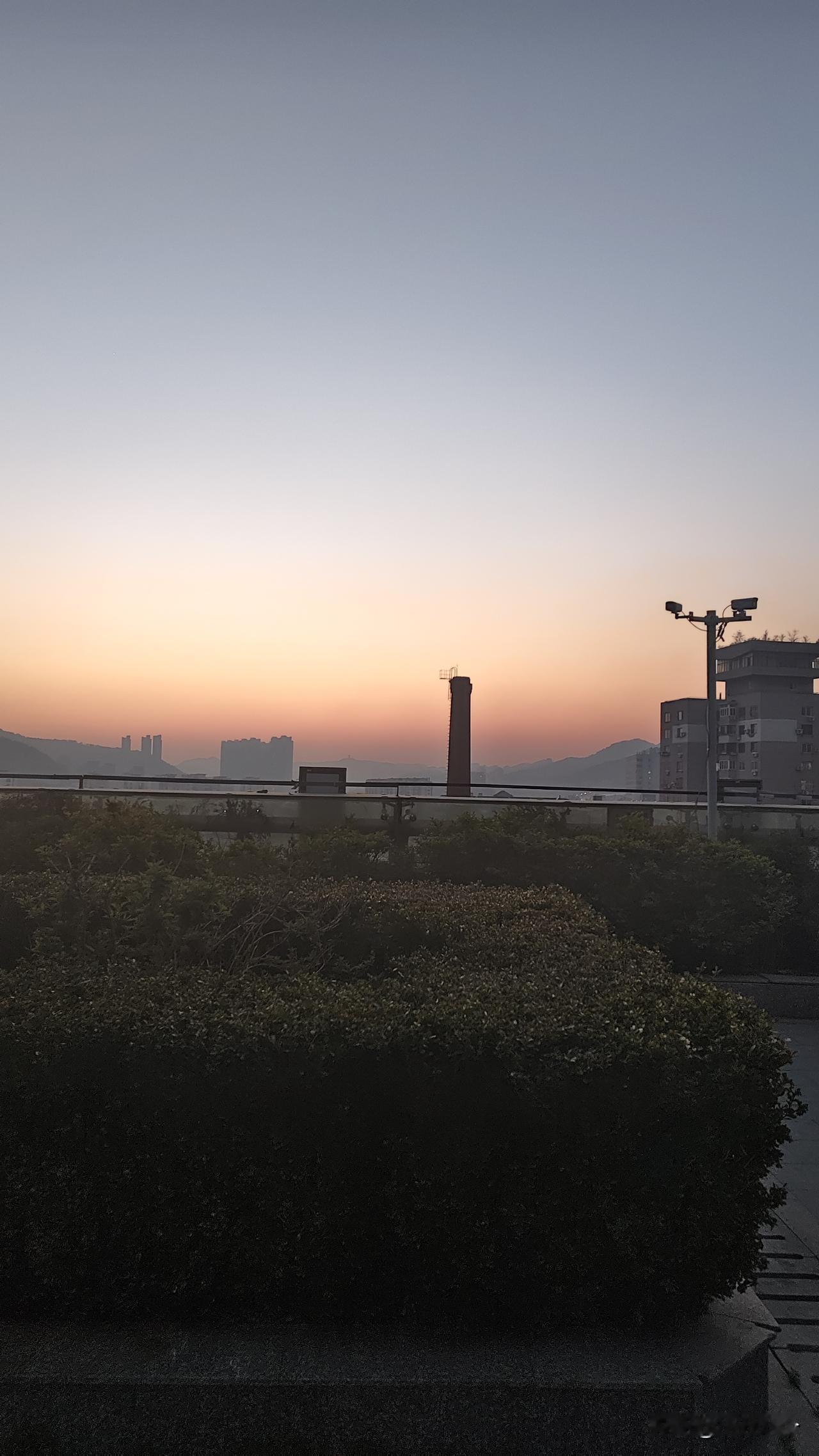 我认为会，名字绝对是个玄学，名字太大没有能力，托不起，容易被压运气，老人说名字太
