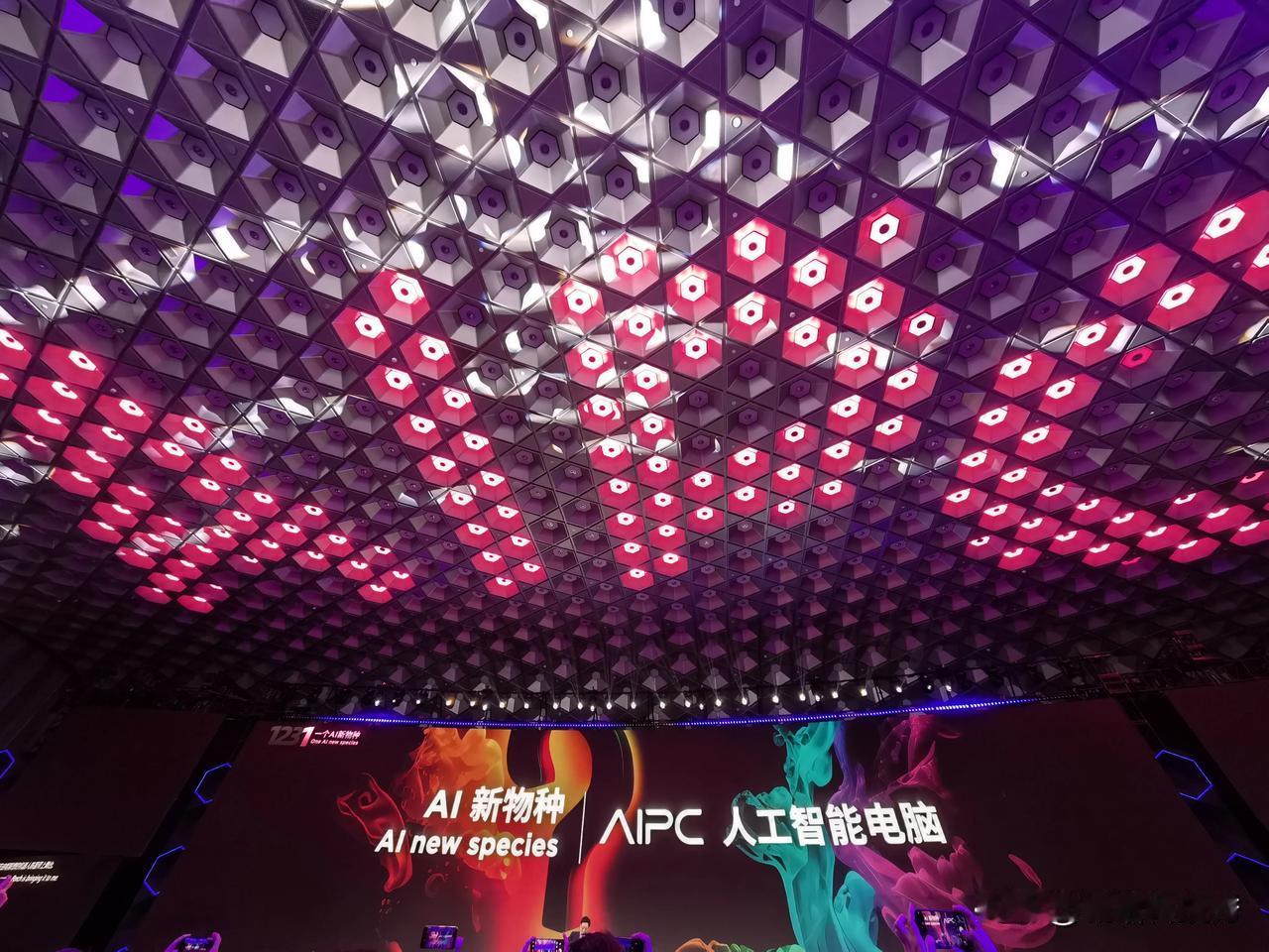 【联想AI新物种】在TechWorld 24上，联想发布了全新的AI新物种：联想