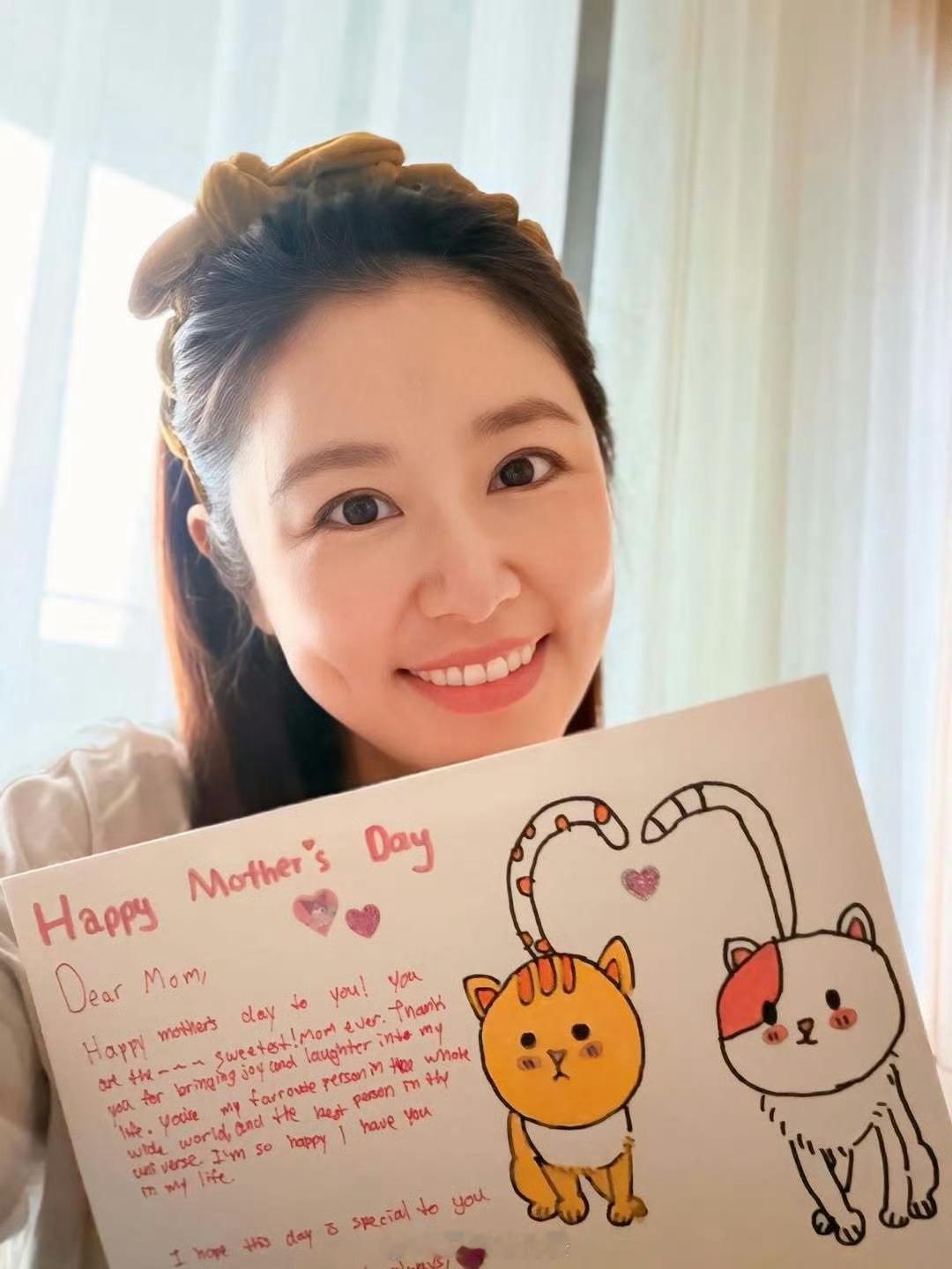 林心如晒9岁女儿母亲节礼物小海豚说林心如是全宇宙最棒的人 林心如晒9岁女儿母亲节