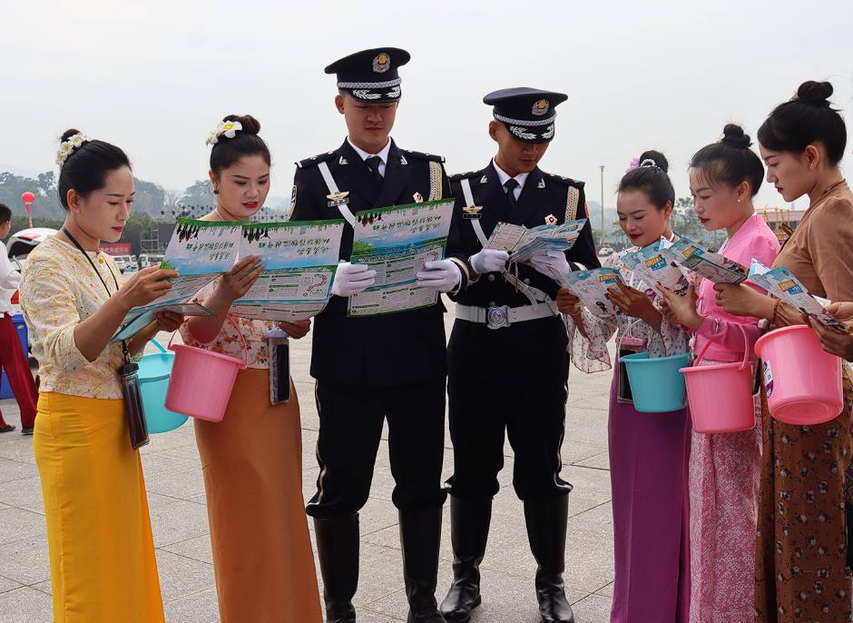 笑死我了！云南警方花式普法硬控网友30秒！云南网友疯狂自我安慰：云南人刷到的几率